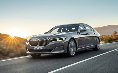 Freshened-up BMW 7-series shows its (larger) new face