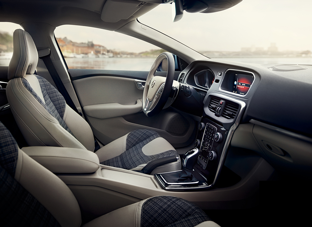 Volvo has updated its V40 range-Autodealer