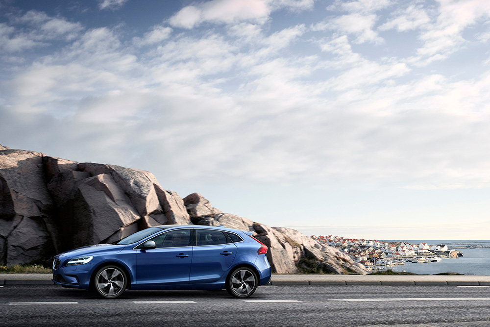 Volvo has updated its V40 range-Autodealer