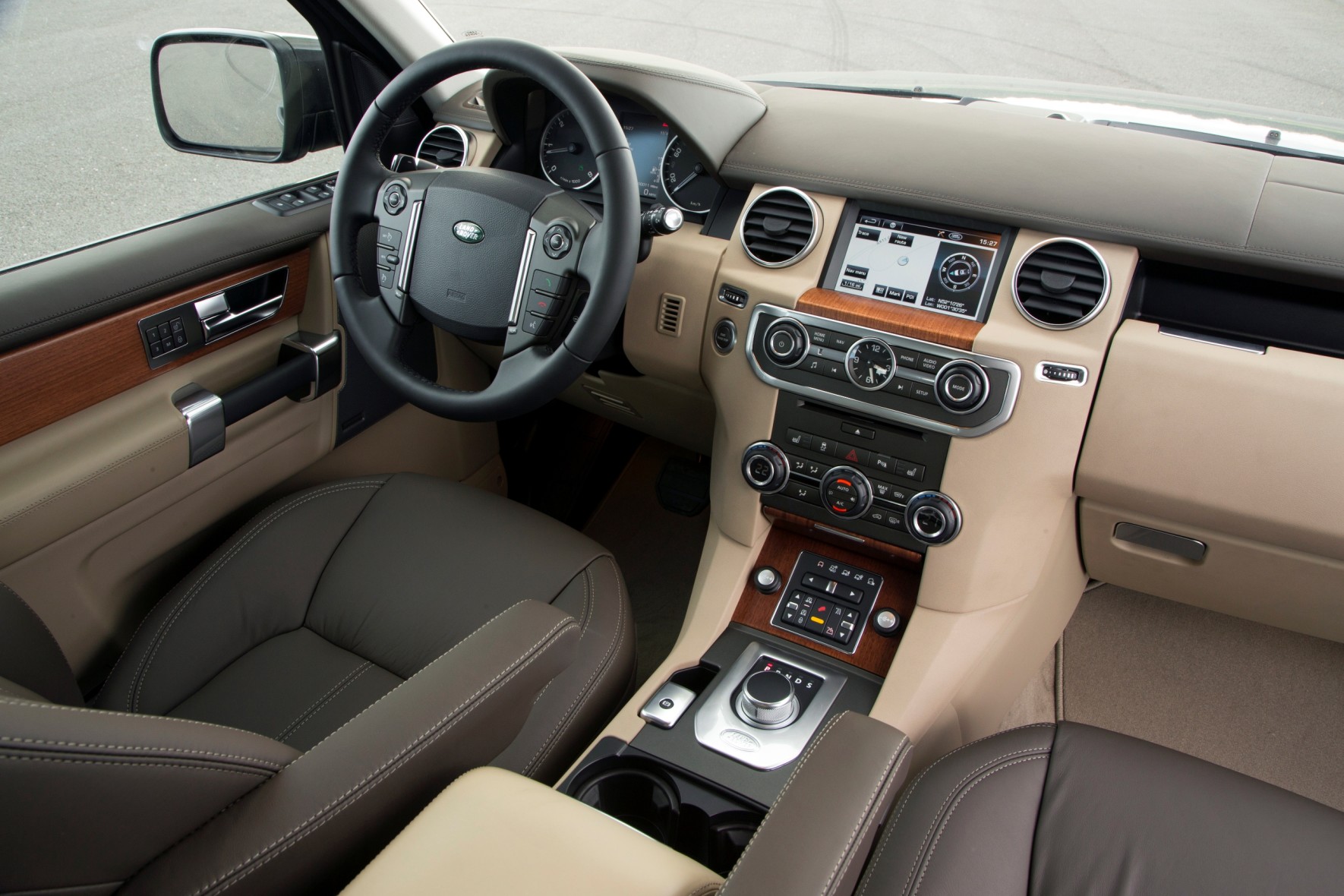Ticks all the right boxes:Land Rover Discovery 4-Autodealer