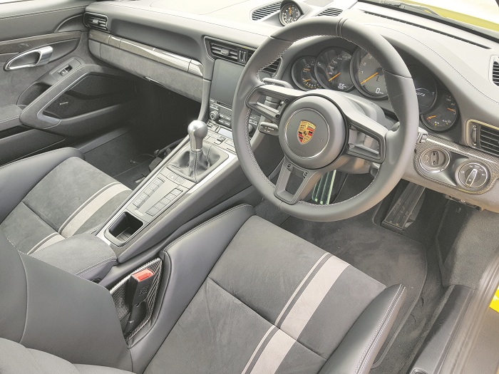 Flacht of fancy: The Porsche 911 GT3-Autodealer