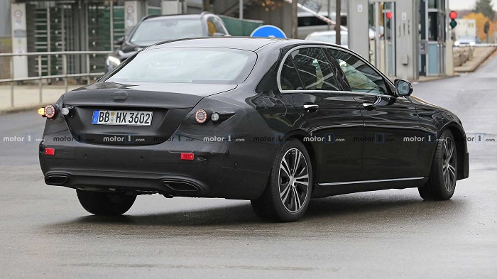 Mercedes-Benz E-class goes incognito as facelift looms-Autodealer