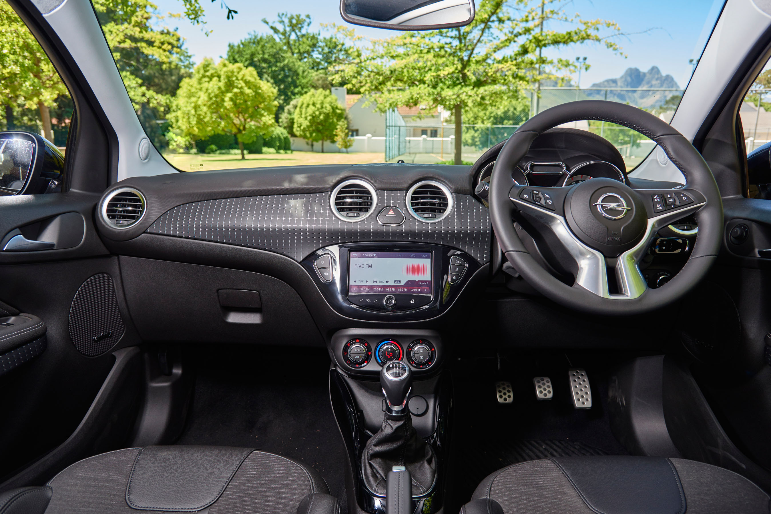 Opel bridging niche markets with Adam Rocks-Autodealer