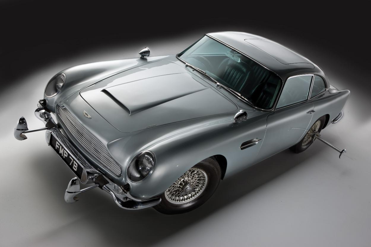 Bond cars throughout the franchise-Autodealer