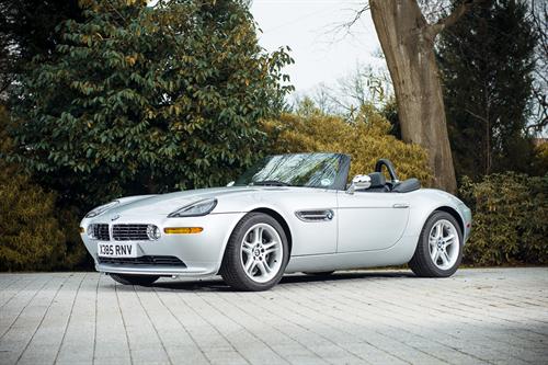 Bond cars throughout the franchise-Autodealer