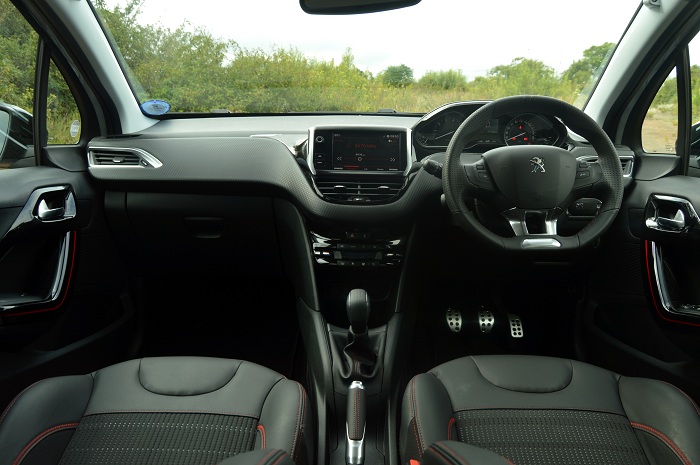 Peugeot 208 GT-Line shows its claws-Autodealer