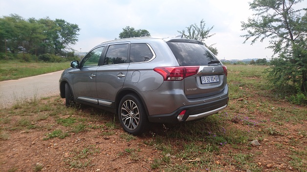 Revised Mitsubishi Outlander needs one important thing...-Autodealer