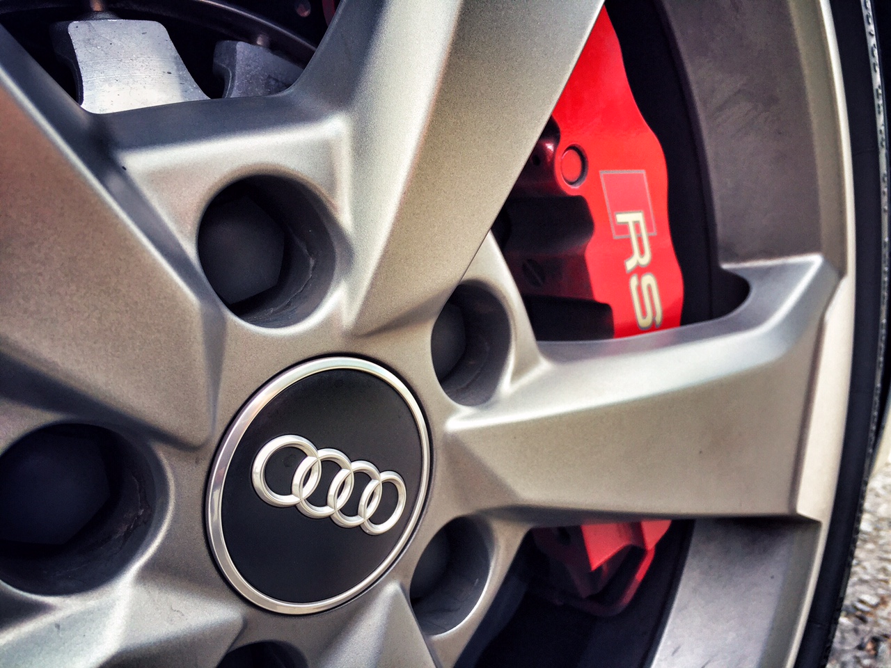 Audi’s hooligan RS3-Autodealer
