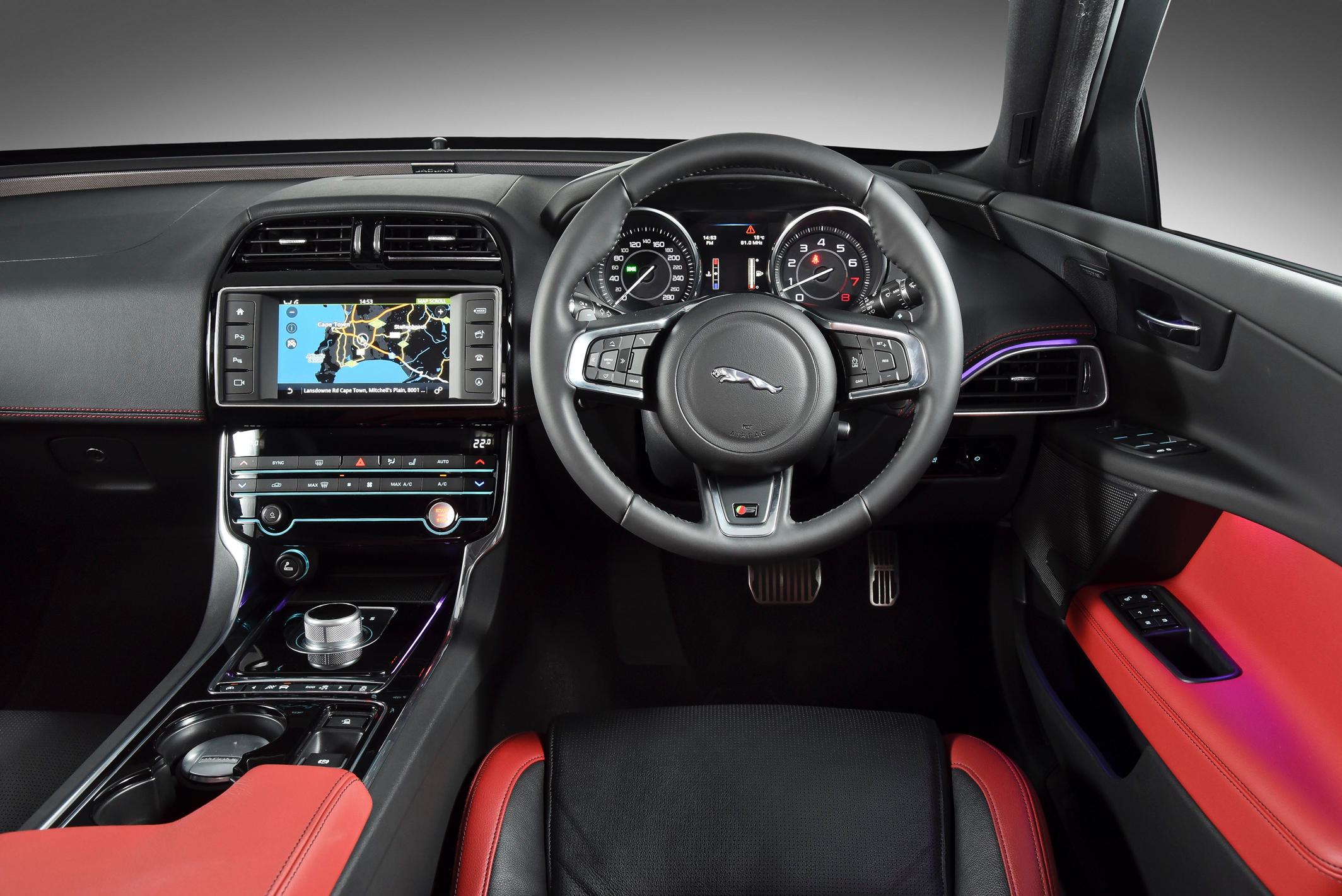 Jaguar's XE takes on the Germans-Autodealer