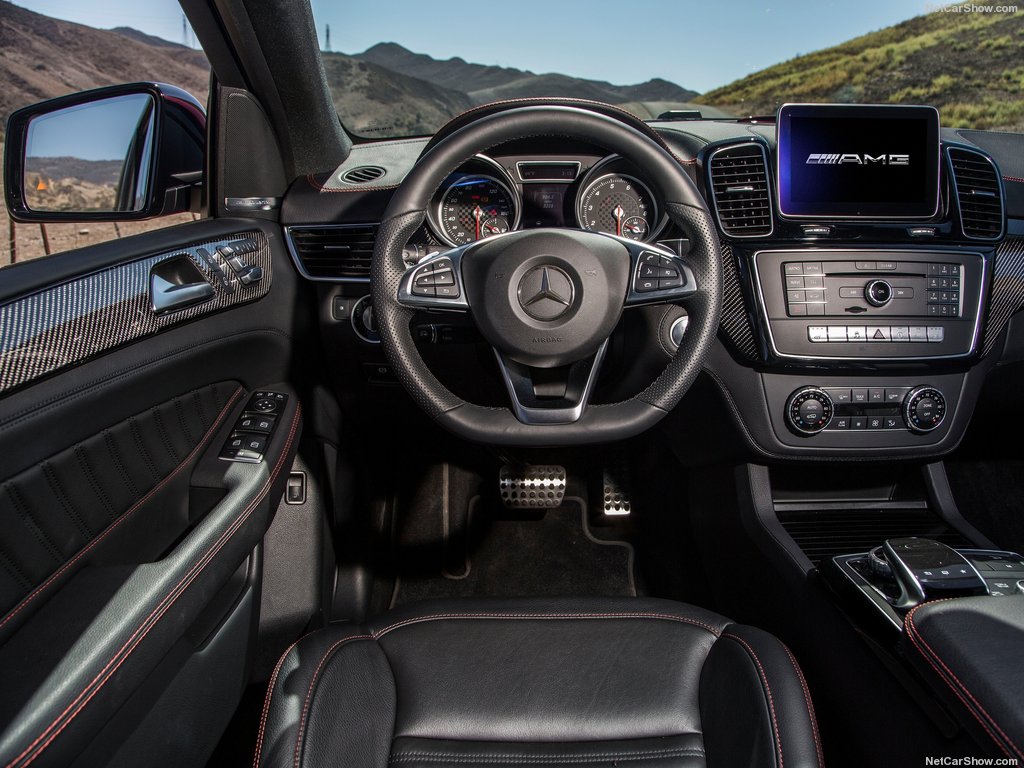 Flaunt it in the Mercedes-Benz GLE Coupé-Autodealer