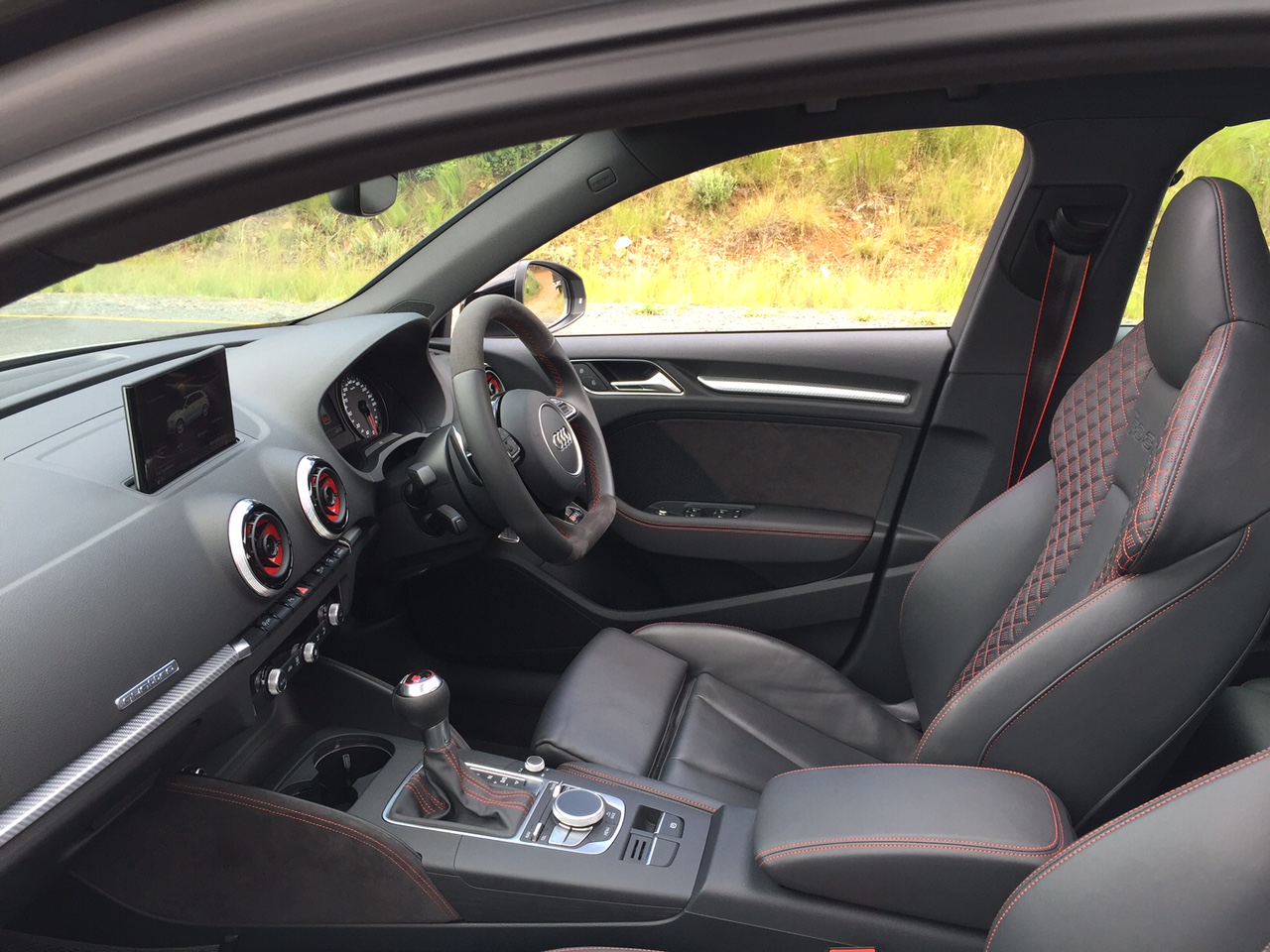 Audi’s hooligan RS3-Autodealer