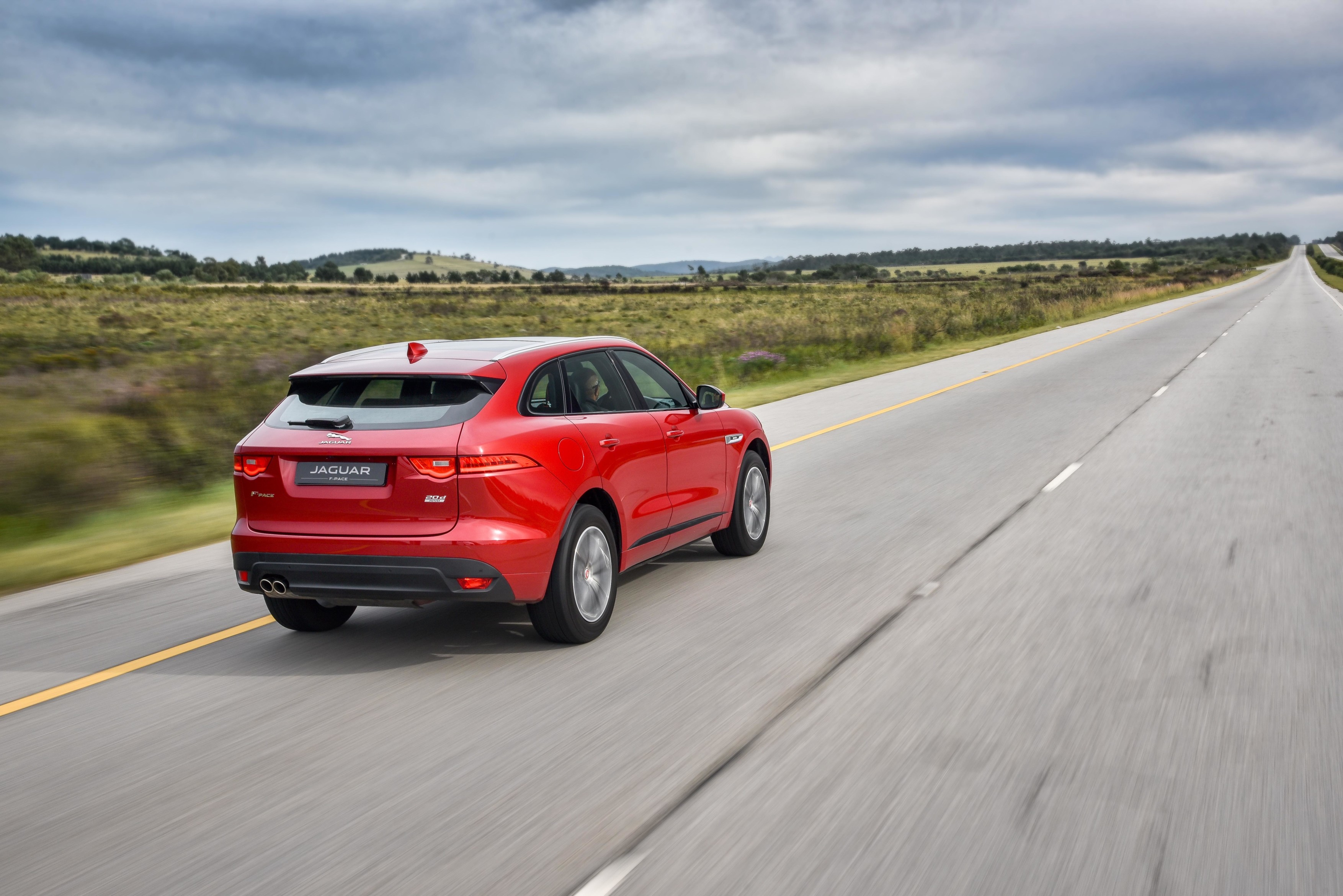 Grace, space and F-Pace-Autodealer