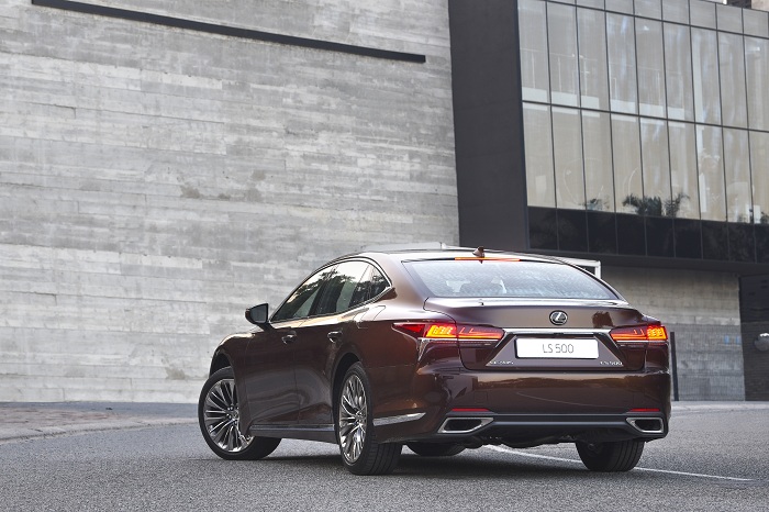 Luxurious Lexus LS500 lands in South Africa-Autodealer