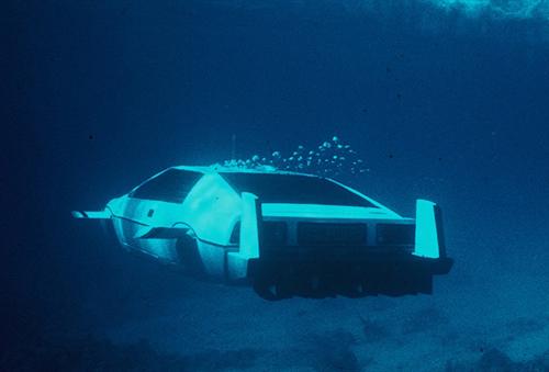 Bond cars throughout the franchise-Autodealer