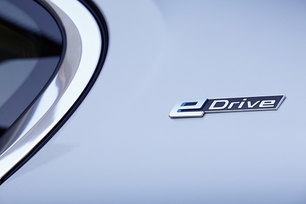 BMW 7-series gets the plug-Autodealer