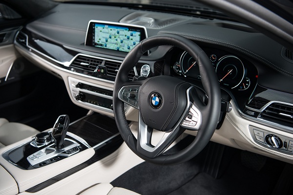 BMW 7-series gets the plug-Autodealer