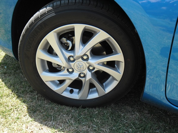 Toyota Auris goes straight to the point-Autodealer