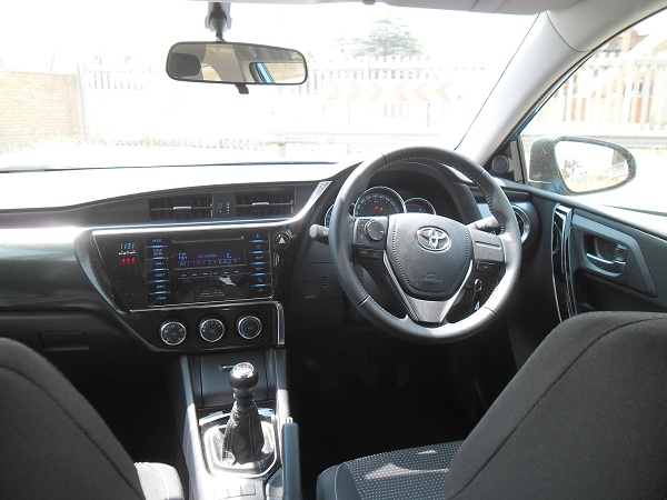 Toyota Auris goes straight to the point-Autodealer