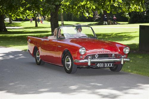 Bond cars throughout the franchise-Autodealer