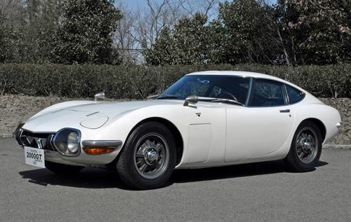 Bond cars throughout the franchise-Autodealer