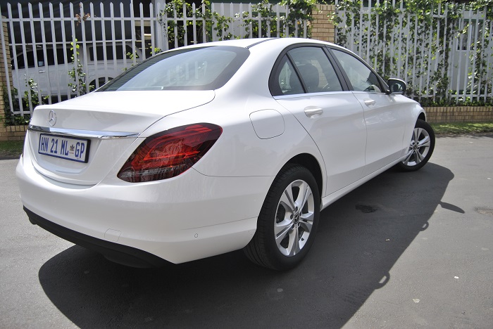 Mercedes-Benz C180 the gateway to the three-pointed star-Autodealer