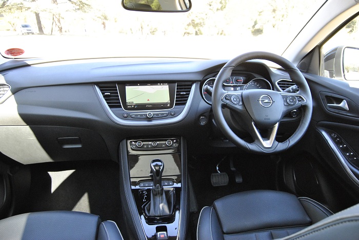 Stylish Opel Grandland X stuns but for a wrong reason-Autodealer