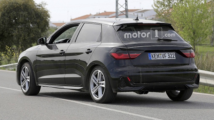 Audi A1 Sportback goes on disguise shedding spree-Autodealer