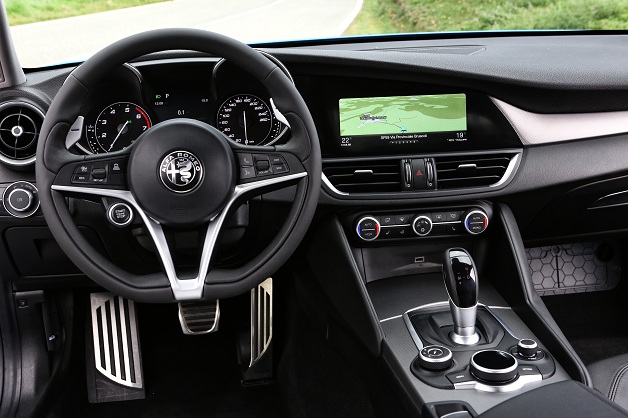 Soul stirring Alfa Romeo Giulia arrives-Autodealer