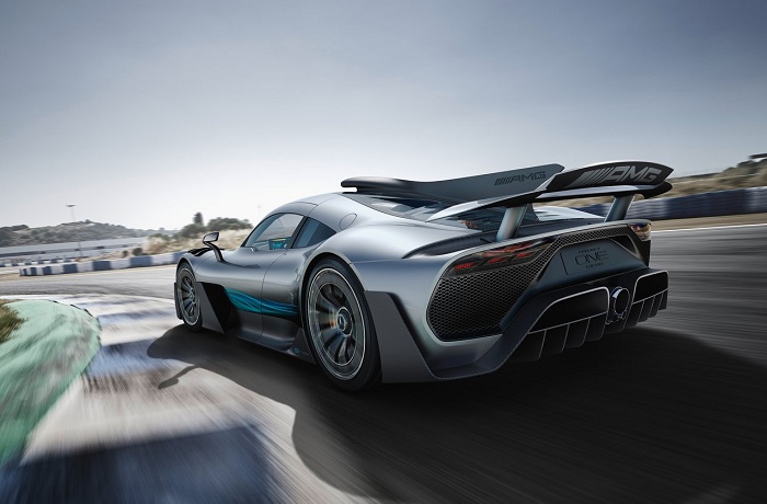 1 000 horsepower Mercedes-AMG Project One lands-Autodealer