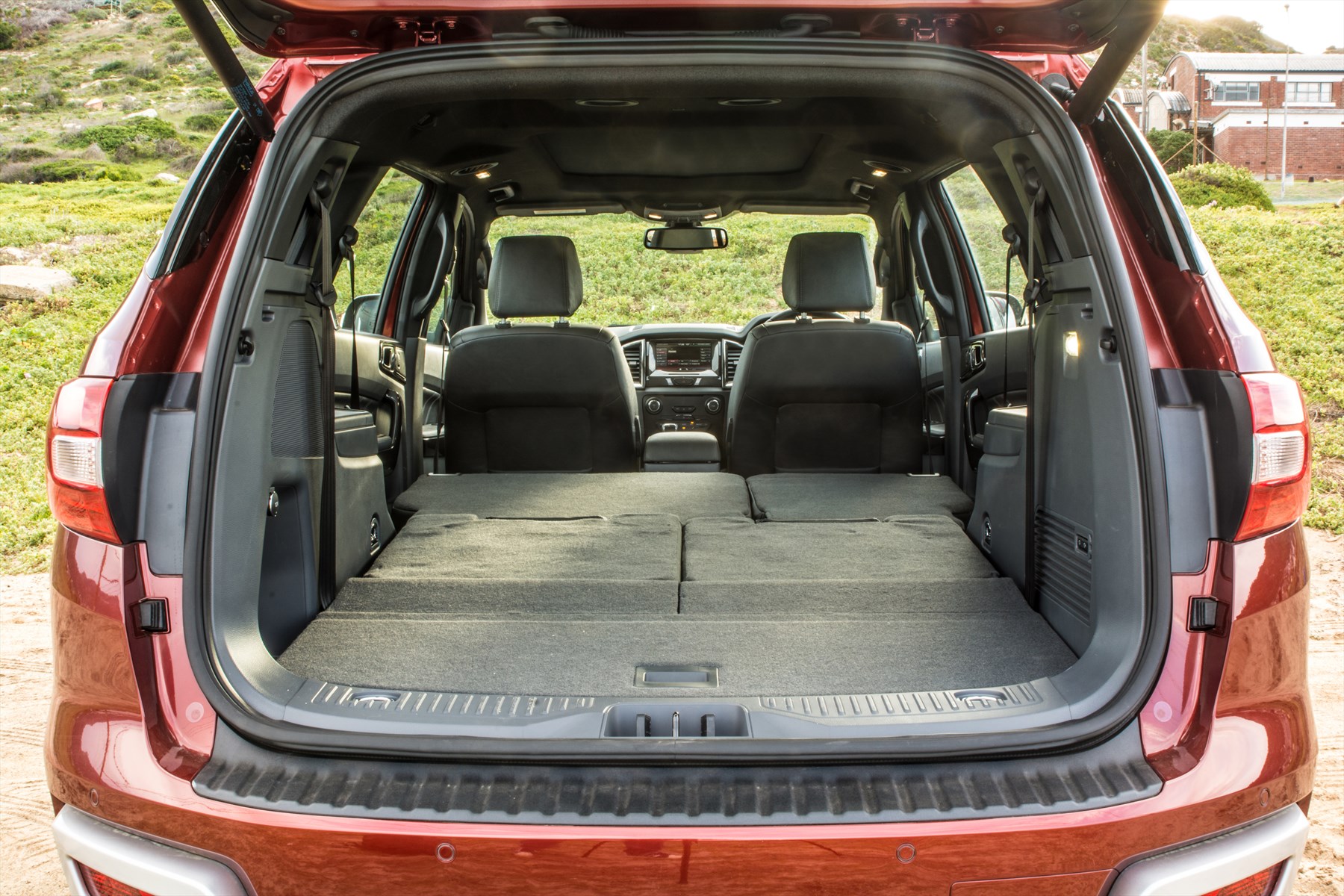 Ford Everest scaling new heights-Autodealer