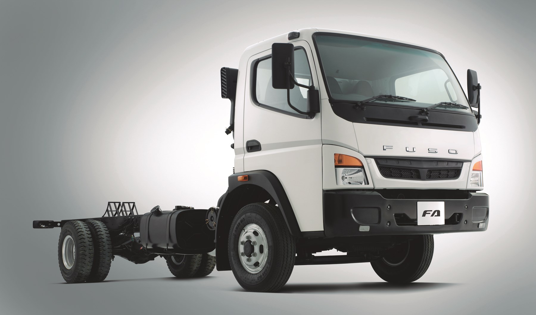 Daimler trucks puts on a great show-Autodealer