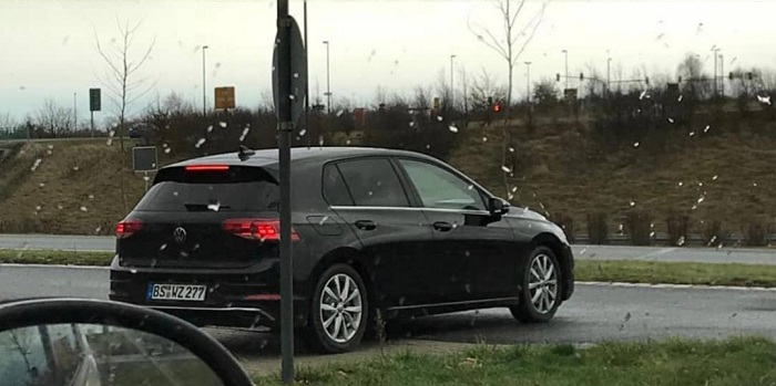 Volkswagen Golf Mk 8 shows up again with little to hide-Autodealer