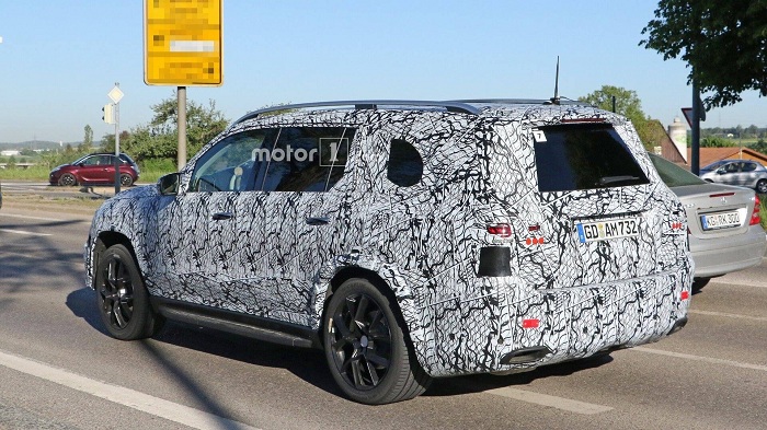 Gigantic Mercedes-AMG GLS 63 looking placid in new spy shots-Autodealer