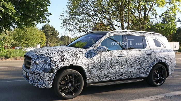 Gigantic Mercedes-AMG GLS 63 looking placid in new spy shots-Autodealer