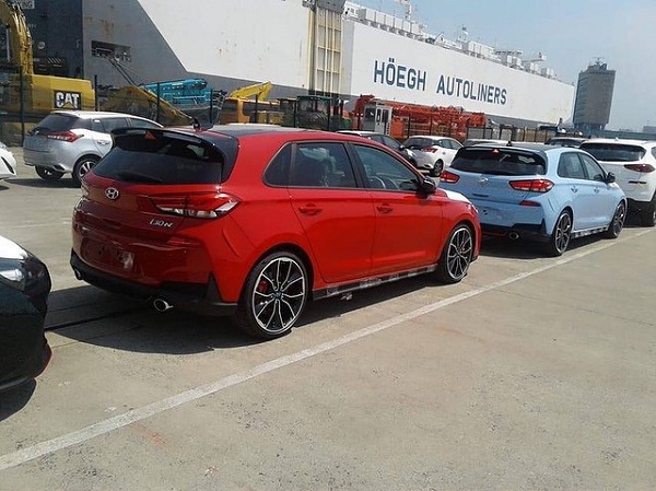 Pictured in South Africa Hyundai i30 Ns bound for Australia-Autodealer