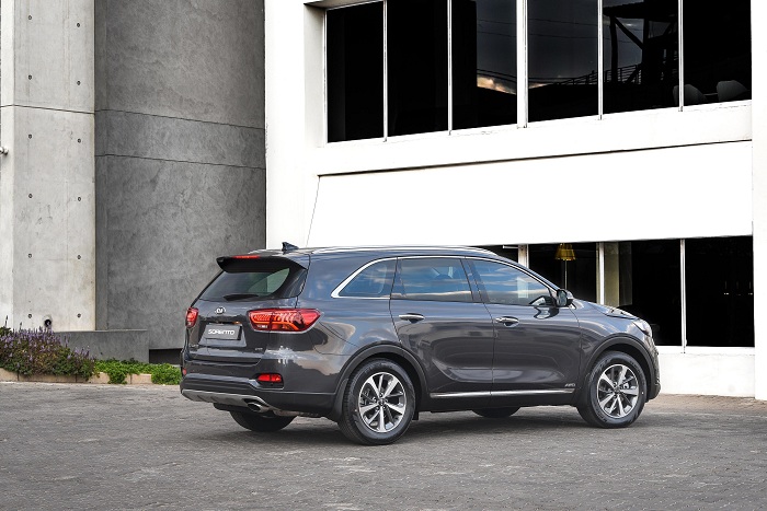 Diesel exclusive, refreshed Kia Sorento priced-Autodealer
