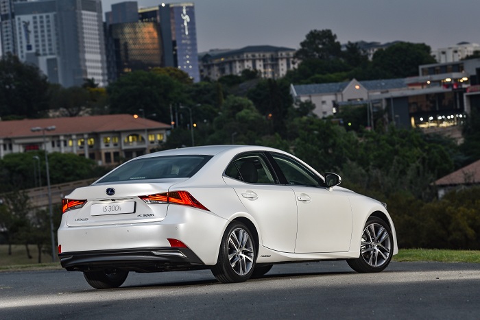 Lexus IS now with a green conscious-Autodealer