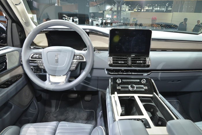 Raptor-powered Lincoln Navigator debuts in New York-Autodealer