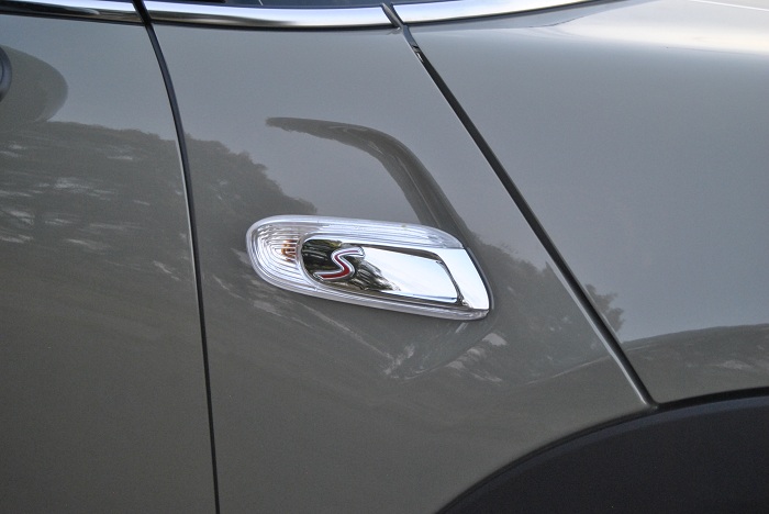 Five-door Mini Cooper S plays the deception game-Autodealer