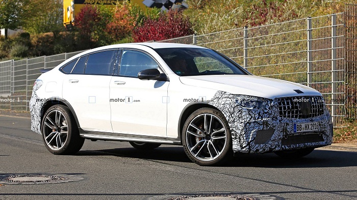 Facelifted Mercedes-AMG GLC 63 spied heading for the ‘Ring-Autodealer