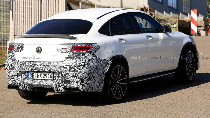 Facelifted Mercedes-AMG GLC 63 spied heading for the ‘Ring-Autodealer