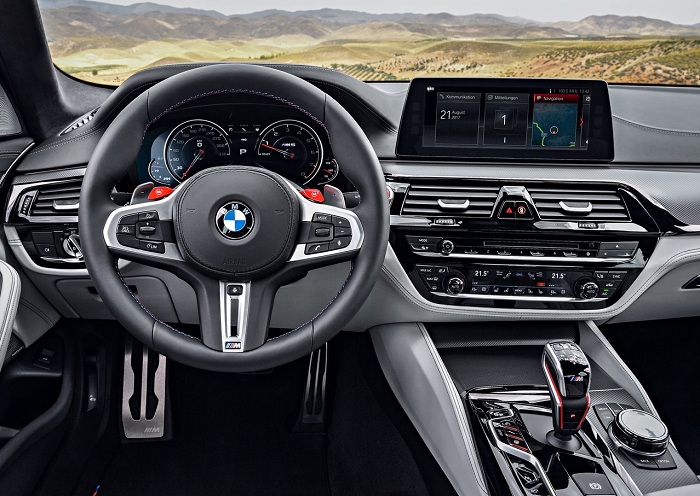 This is it: BMW unveils 441 kW, AWD M5-Autodealer