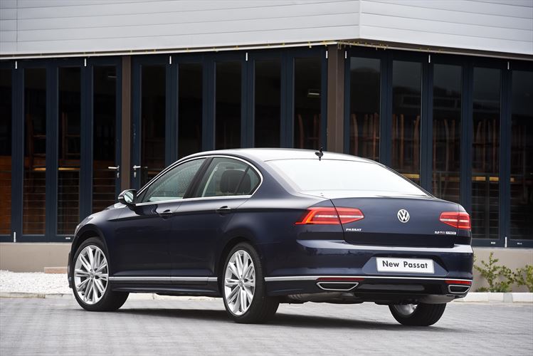 Volkswagen Passat goes 2029km on a single tank-Autodealer
