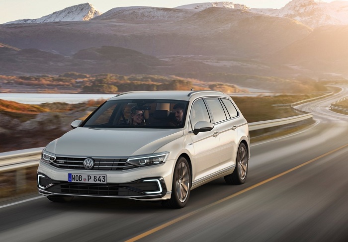 Restyled, European Volkswagen Passat revealed ahead of Geneva debut-Autodealer