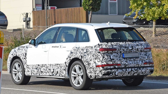Revised Audi Q7 spied again but with production fittings-Autodealer
