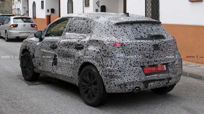 Previously unnamed Renault crossover identified as next Captur-Autodealer