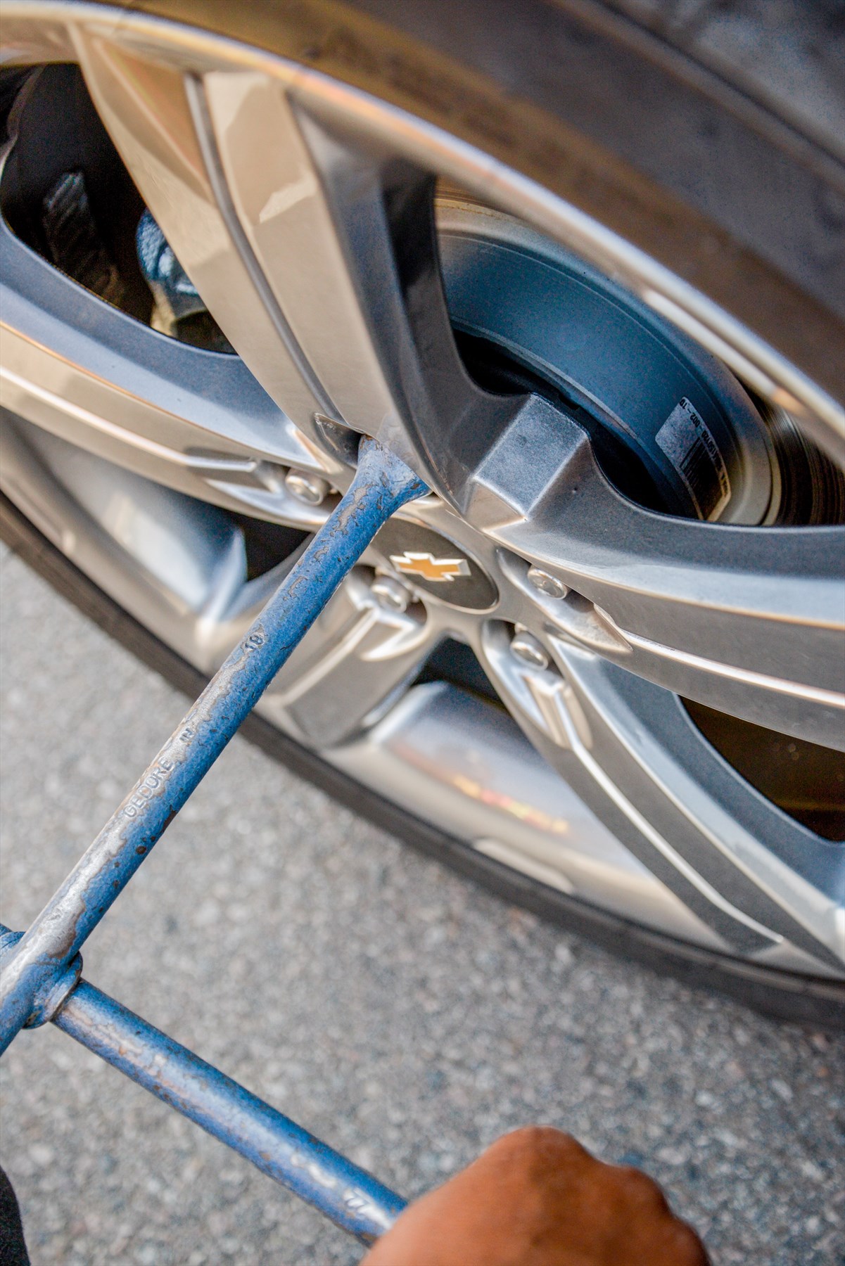 How to change a tyre in six easy steps-Autodealer
