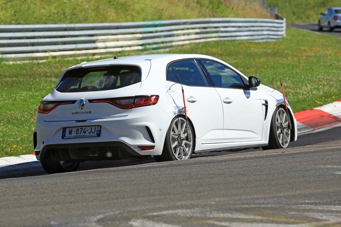 221kW Renault Megane RS Trophy snapped ‘Ring rounding-Autodealer