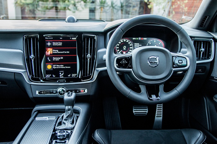 Volvo ups S90 aggressive factor with R-Design trim-Autodealer