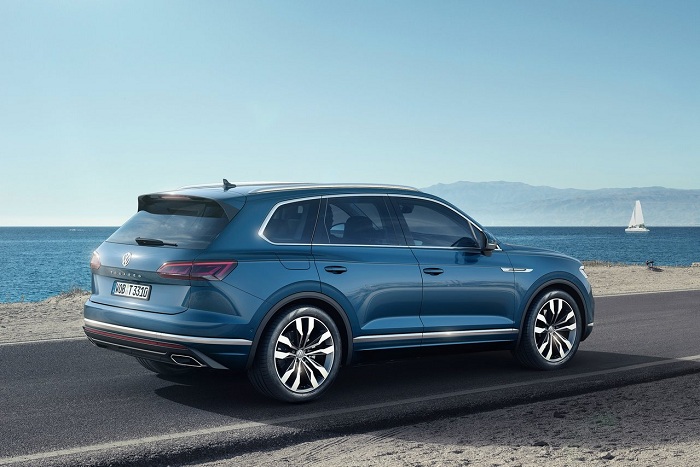 Volkswagen debuts tech loaded, lighter new Touareg-Autodealer